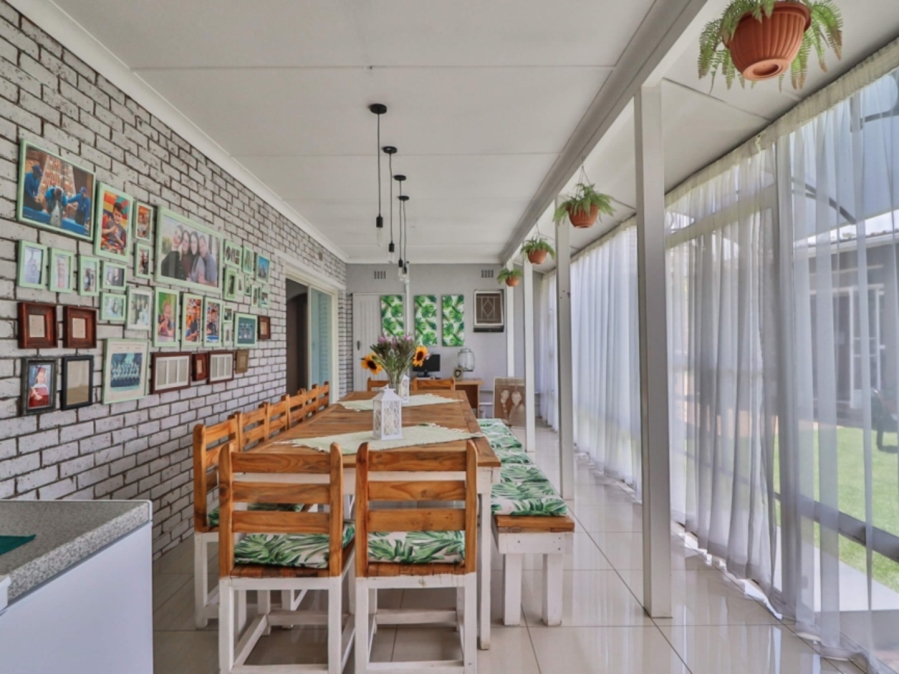 To Let 3 Bedroom Property for Rent in Farrarmere Gauteng