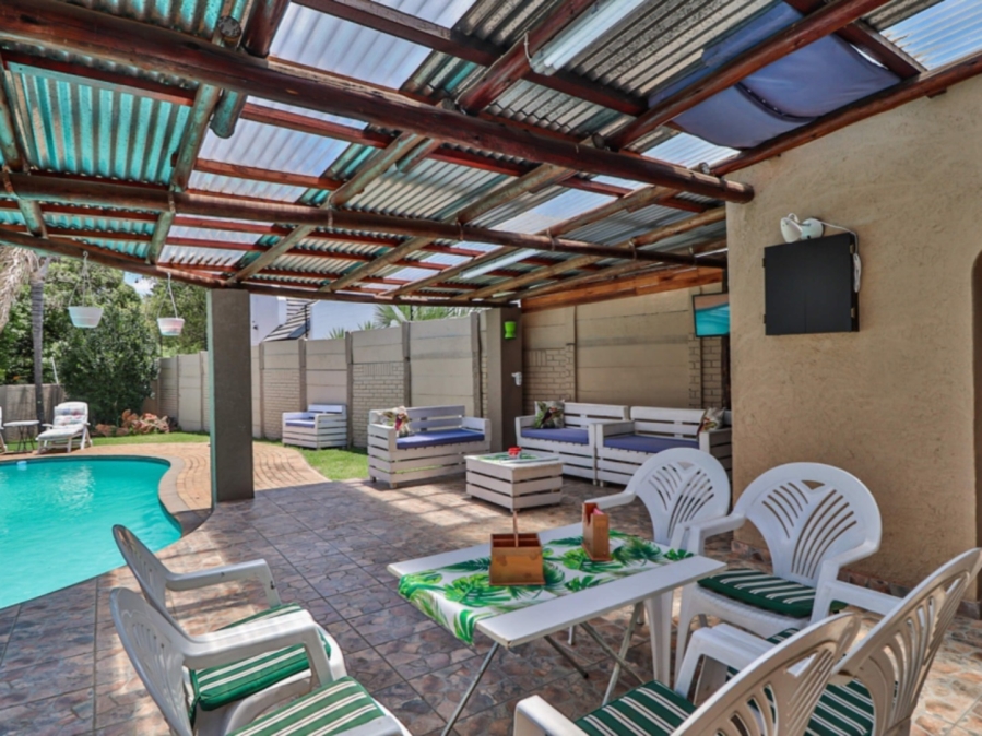 To Let 3 Bedroom Property for Rent in Farrarmere Gauteng