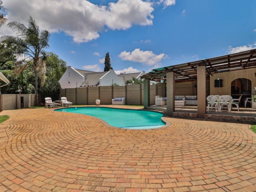 To Let 3 Bedroom Property for Rent in Farrarmere Gauteng