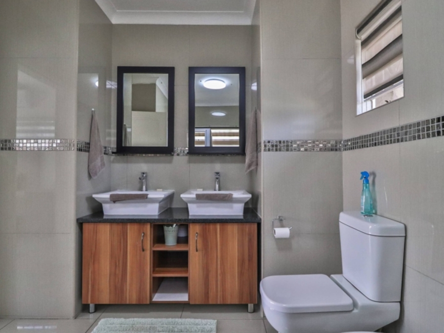 To Let 3 Bedroom Property for Rent in Farrarmere Gauteng