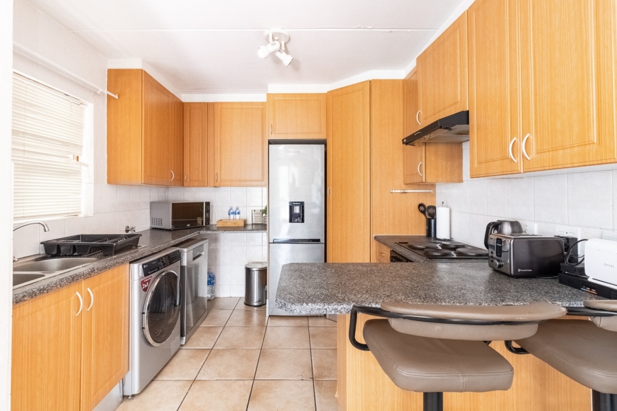 To Let 2 Bedroom Property for Rent in Lonehill Gauteng