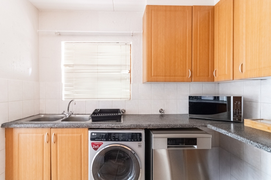 To Let 2 Bedroom Property for Rent in Lonehill Gauteng