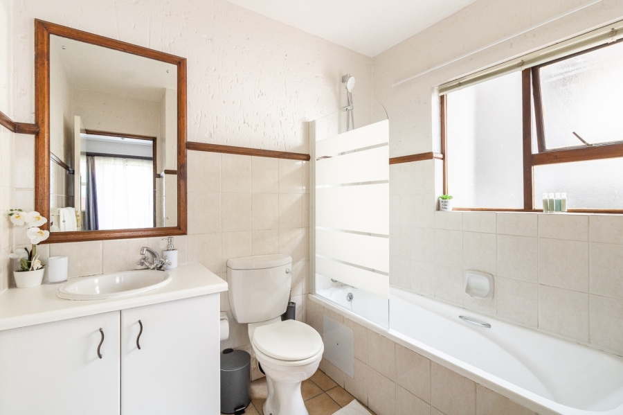 To Let 2 Bedroom Property for Rent in Lonehill Gauteng