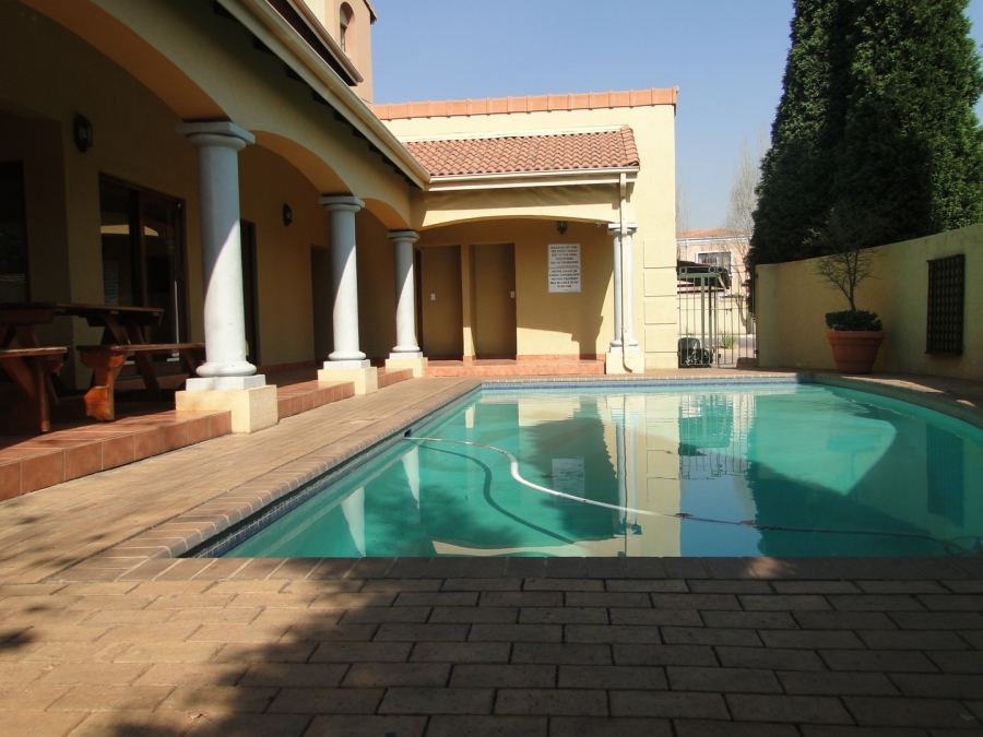 To Let 2 Bedroom Property for Rent in Lonehill Gauteng
