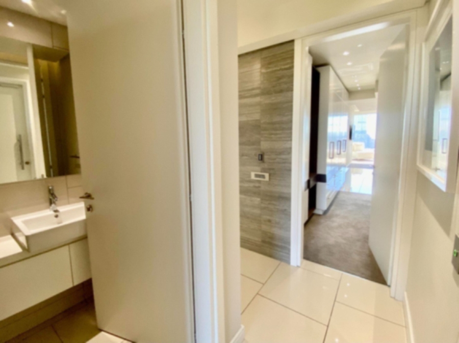 To Let 2 Bedroom Property for Rent in Sandhurst Gauteng