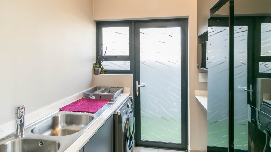 To Let 3 Bedroom Property for Rent in Olivedale Gauteng