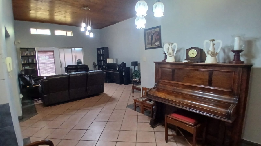 4 Bedroom Property for Sale in Wierda Park Gauteng