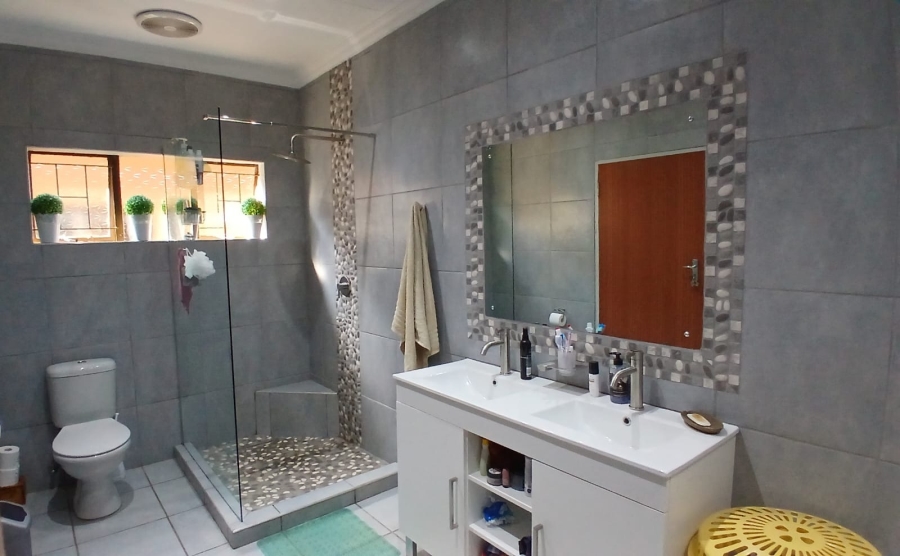 4 Bedroom Property for Sale in Wierda Park Gauteng