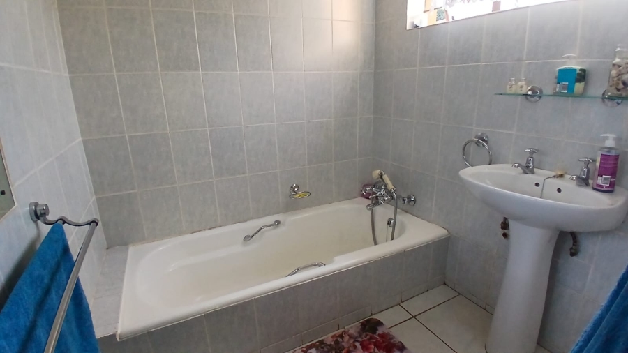 4 Bedroom Property for Sale in Wierda Park Gauteng