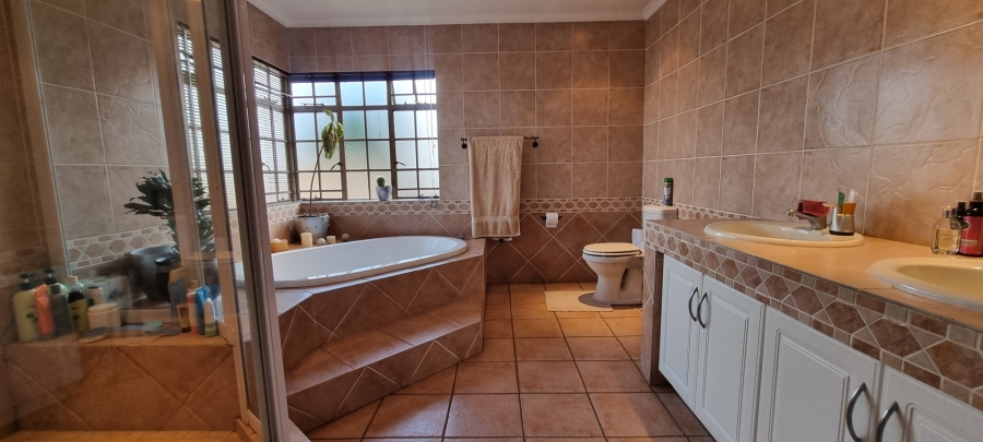 4 Bedroom Property for Sale in Sunward Park Gauteng