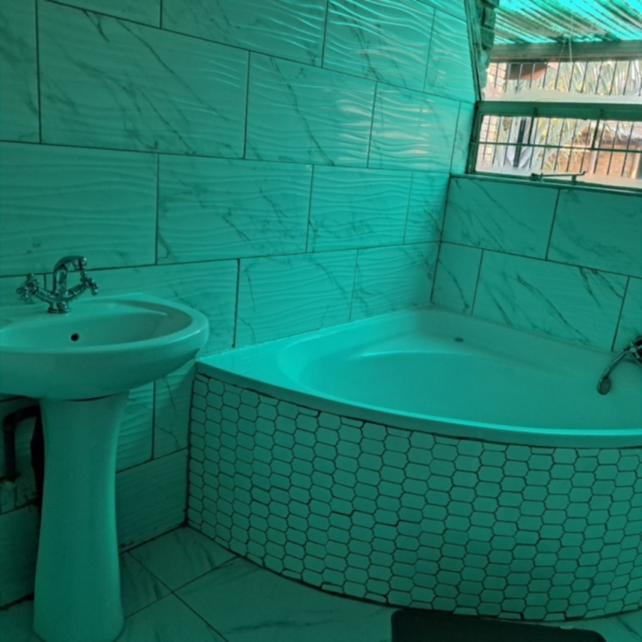 5 Bedroom Property for Sale in Dorandia Gauteng