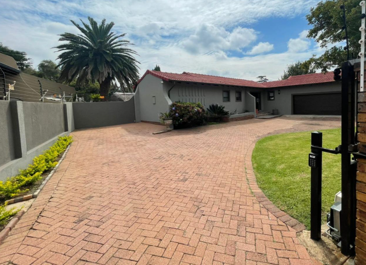 3 Bedroom Property for Sale in Brackenhurst Gauteng