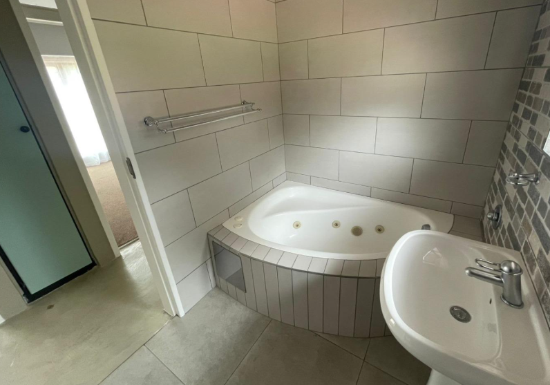 3 Bedroom Property for Sale in Brackenhurst Gauteng