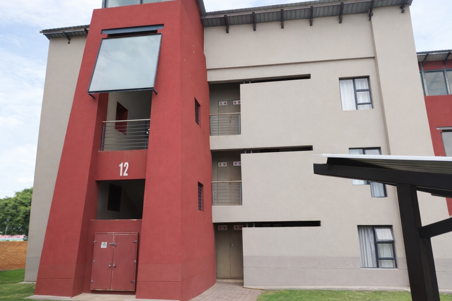 2 Bedroom Property for Sale in Rooihuiskraal North Gauteng
