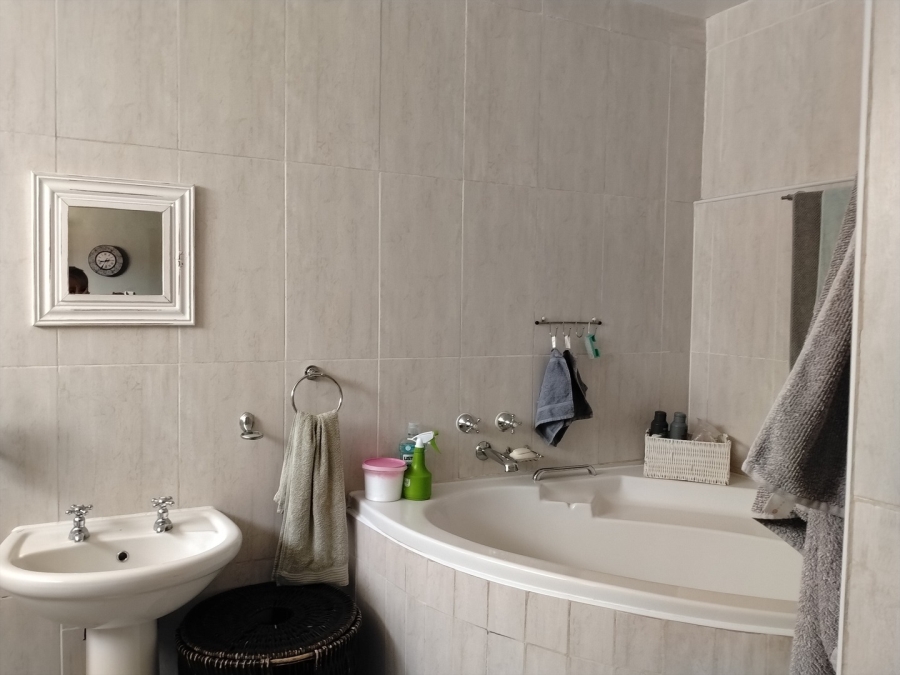 4 Bedroom Property for Sale in Selcourt Gauteng