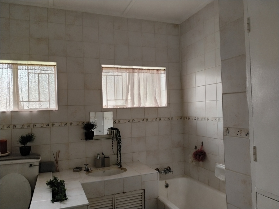 4 Bedroom Property for Sale in Selcourt Gauteng