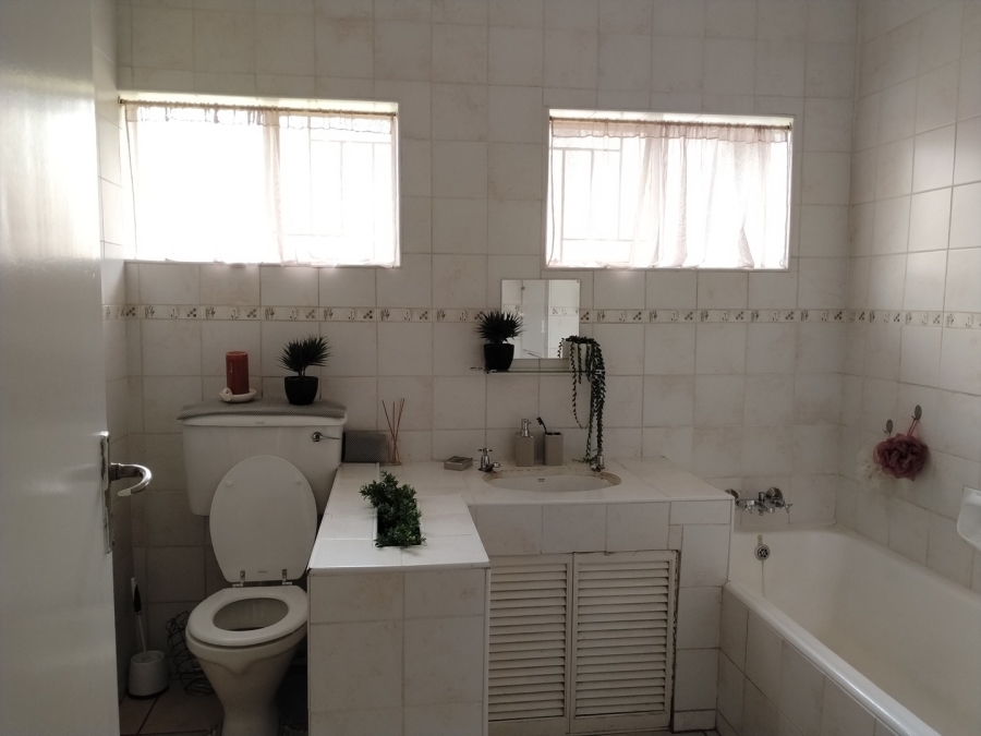 4 Bedroom Property for Sale in Selcourt Gauteng