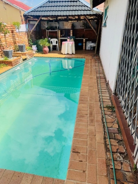 3 Bedroom Property for Sale in Lenasia South Gauteng