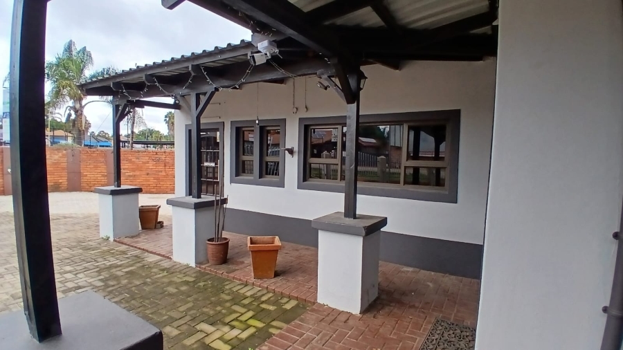 To Let commercial Property for Rent in Wierda Park Gauteng