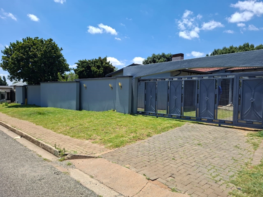 3 Bedroom Property for Sale in Birch Acres Gauteng