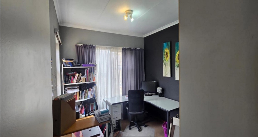 3 Bedroom Property for Sale in Glen Marais Gauteng