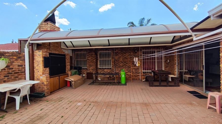 3 Bedroom Property for Sale in Edleen Gauteng