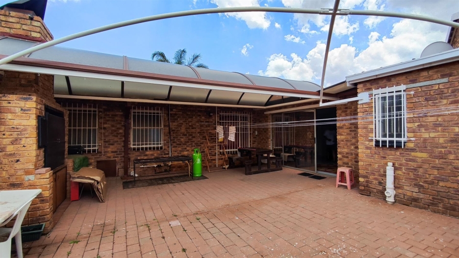 3 Bedroom Property for Sale in Edleen Gauteng