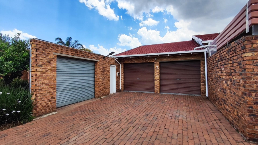 3 Bedroom Property for Sale in Edleen Gauteng