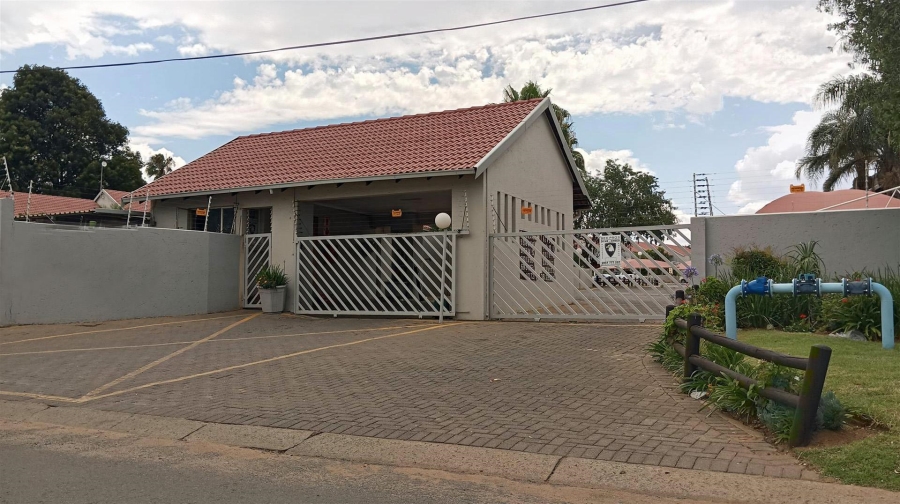 2 Bedroom Property for Sale in Glen Marais Gauteng