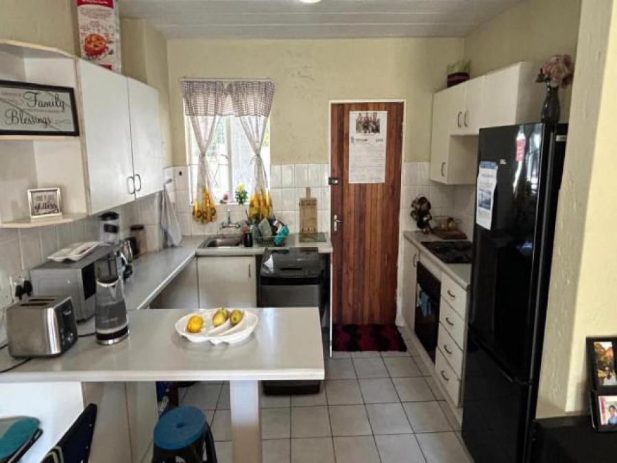 2 Bedroom Property for Sale in Glen Marais Gauteng