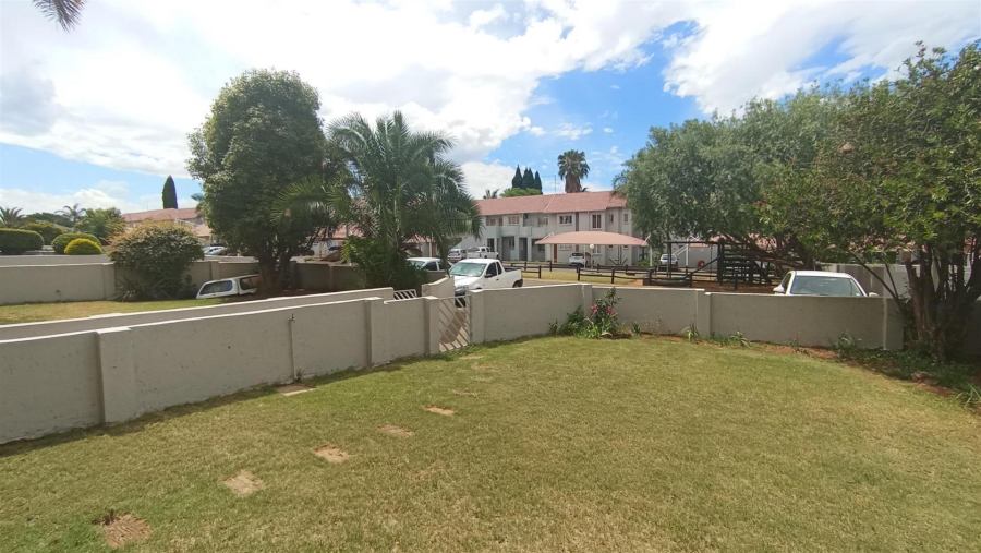 2 Bedroom Property for Sale in Glen Marais Gauteng