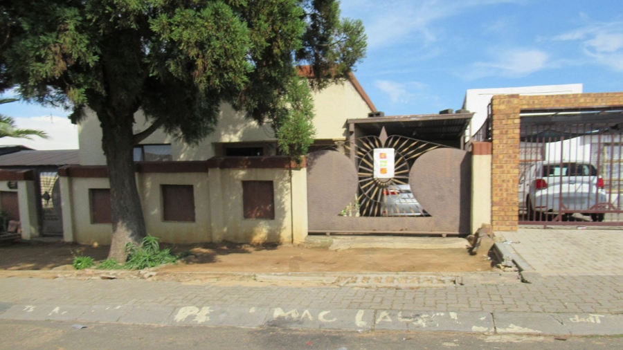 3 Bedroom Property for Sale in Mashimong Gauteng