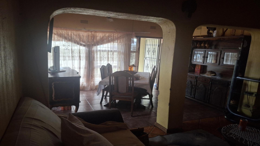 3 Bedroom Property for Sale in Mashimong Gauteng