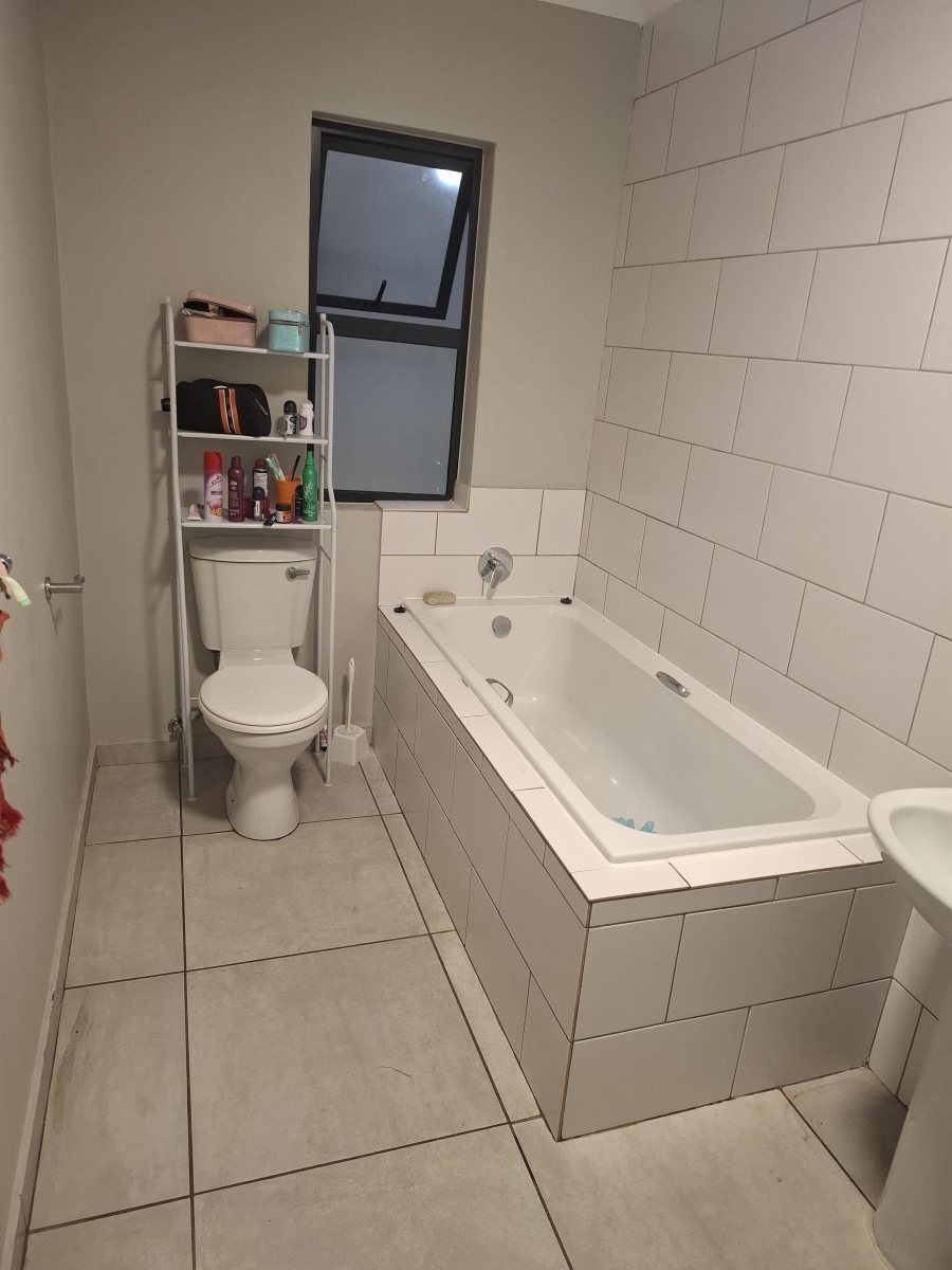 2 Bedroom Property for Sale in Glen Marais Gauteng