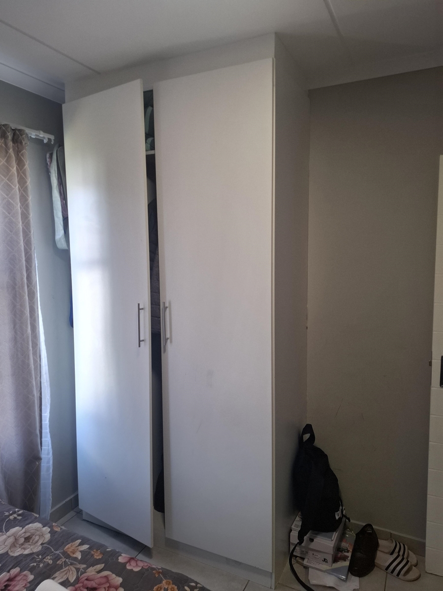 2 Bedroom Property for Sale in Glen Marais Gauteng