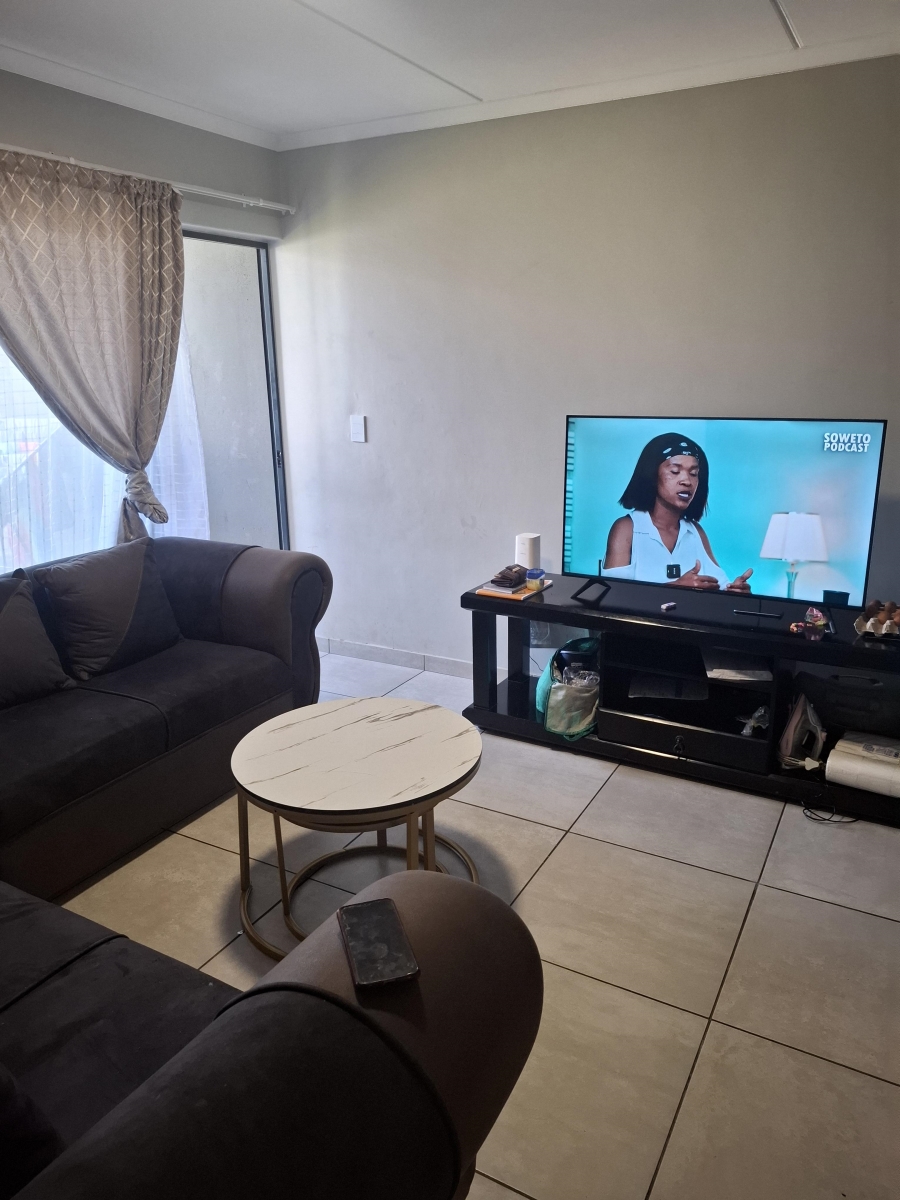 2 Bedroom Property for Sale in Glen Marais Gauteng