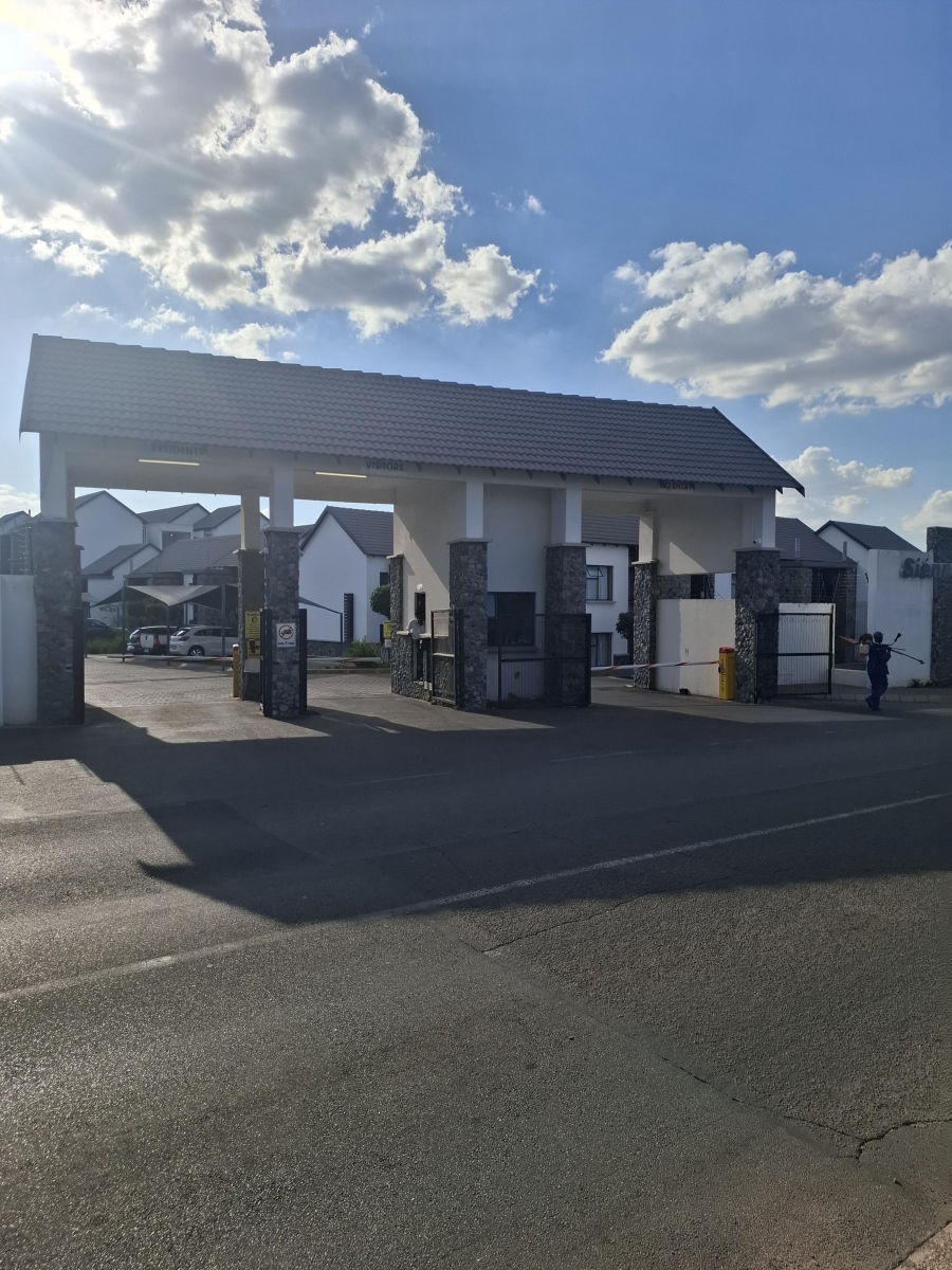 2 Bedroom Property for Sale in Glen Marais Gauteng