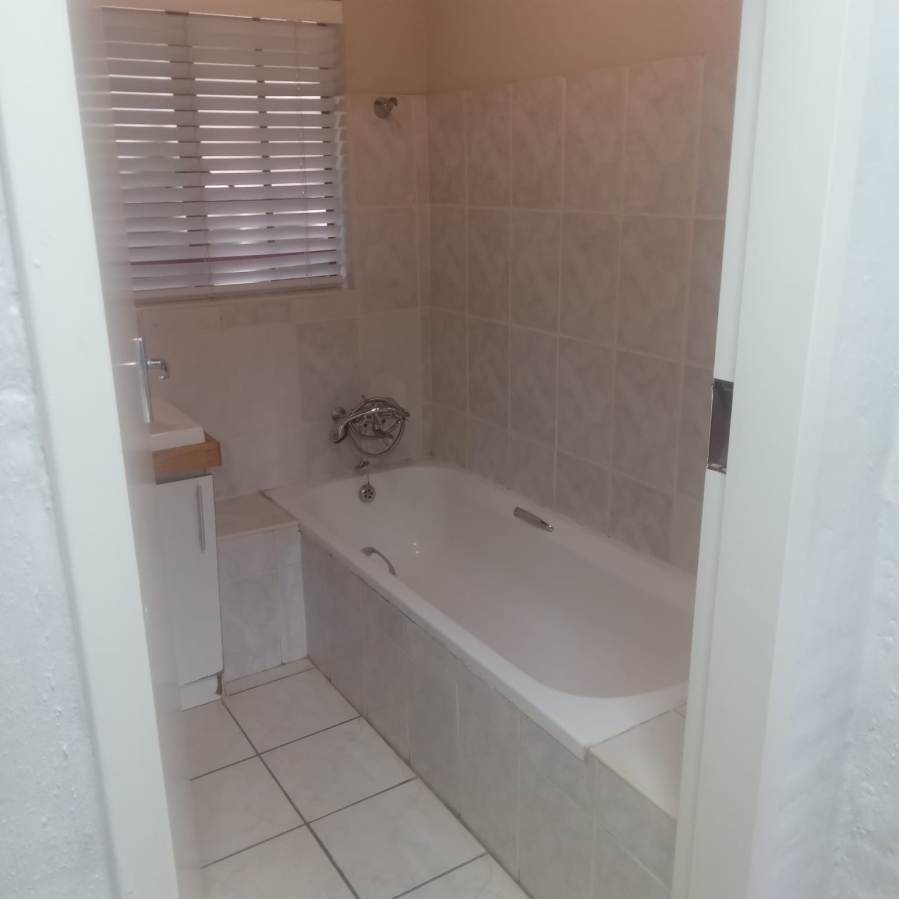 To Let 3 Bedroom Property for Rent in Knoppieslaagte Gauteng