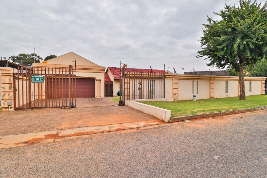 3 Bedroom Property for Sale in Ridgeway Gauteng