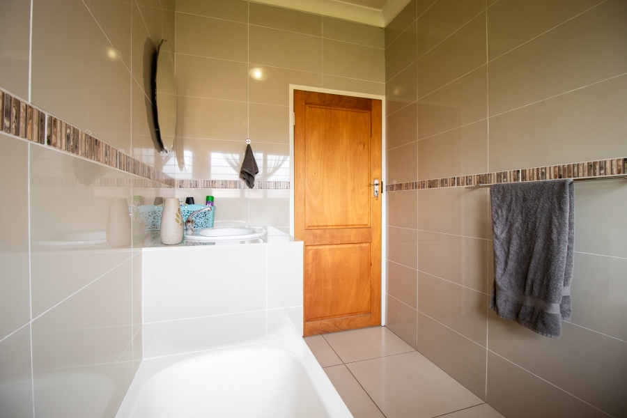 3 Bedroom Property for Sale in Ridgeway Gauteng