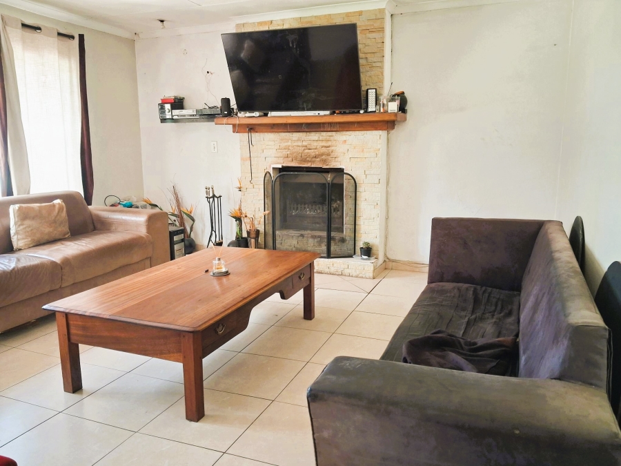 4 Bedroom Property for Sale in Glen Austin Gauteng