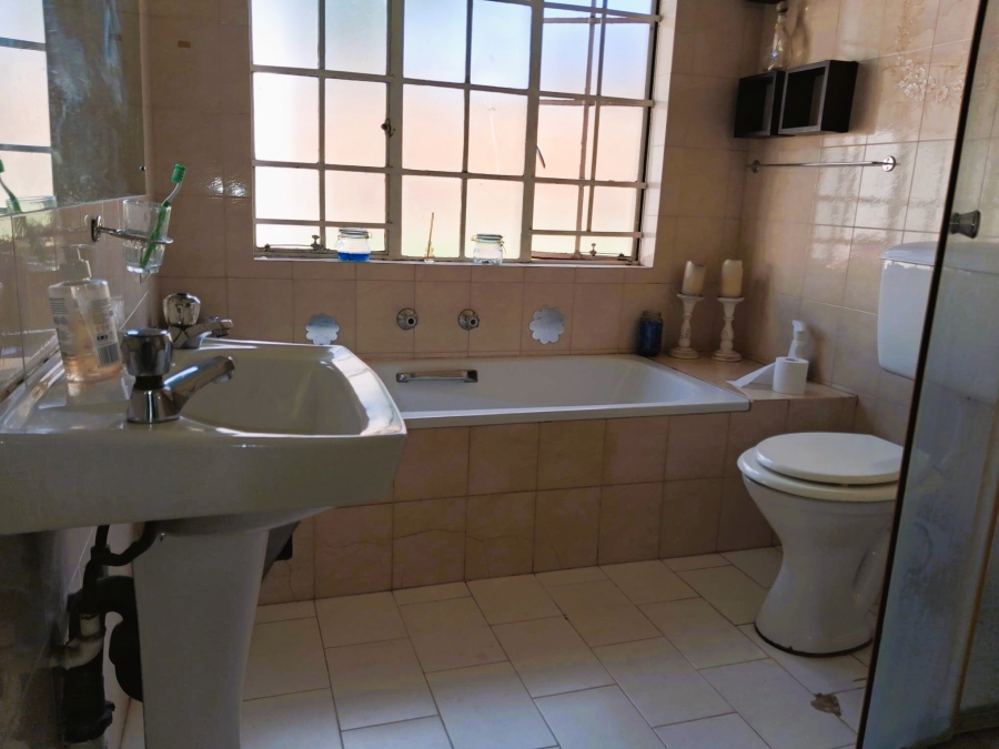 4 Bedroom Property for Sale in Glen Austin Gauteng