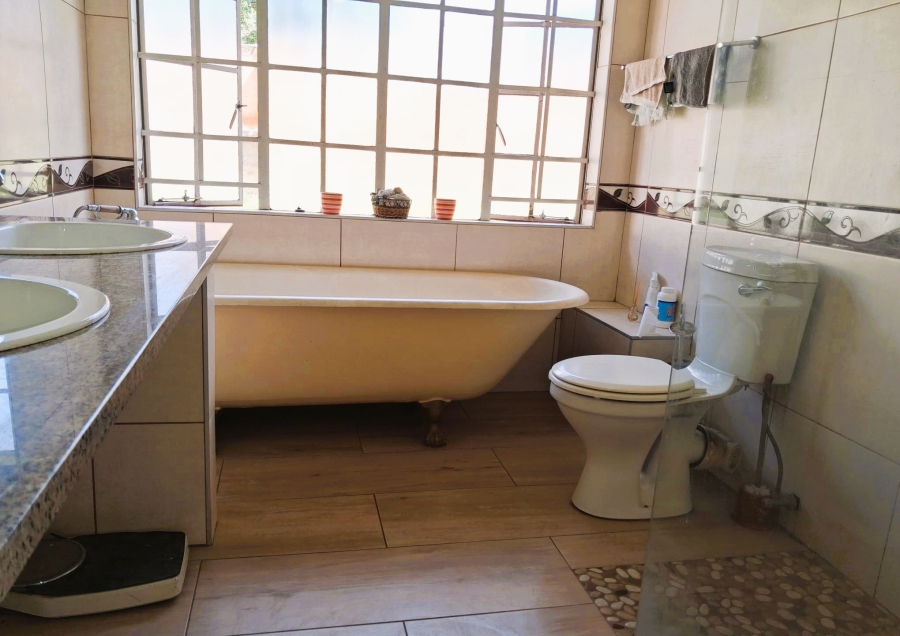 4 Bedroom Property for Sale in Glen Austin Gauteng