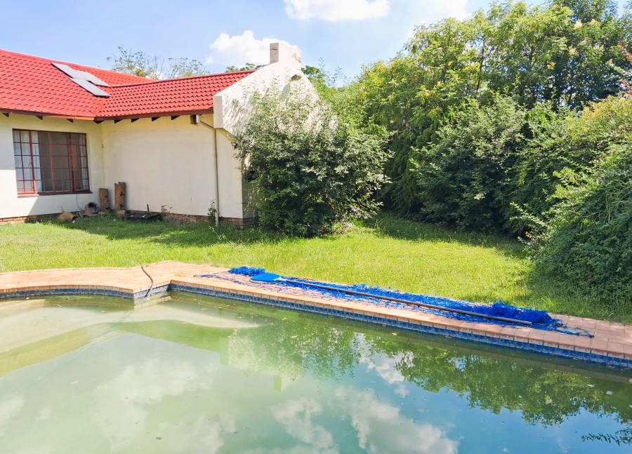 4 Bedroom Property for Sale in Glen Austin Gauteng