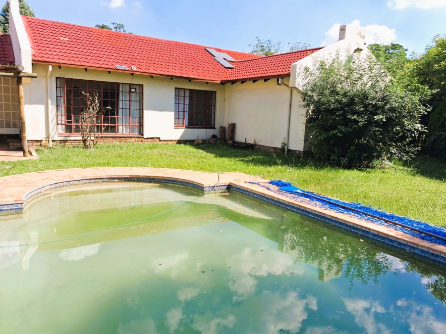 4 Bedroom Property for Sale in Glen Austin Gauteng