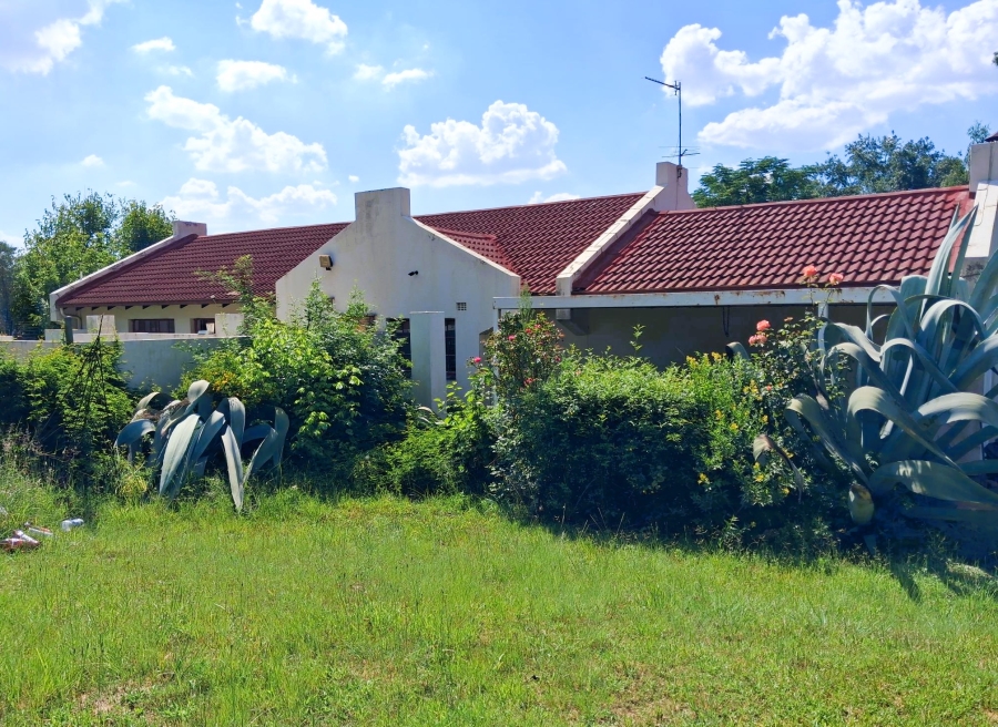 4 Bedroom Property for Sale in Glen Austin Gauteng