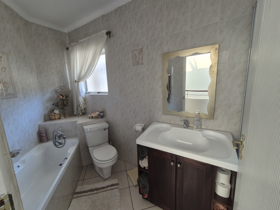 4 Bedroom Property for Sale in Bassonia Gauteng