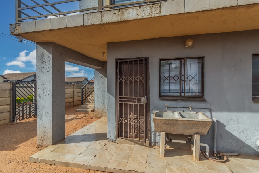 11 Bedroom Property for Sale in Protea Glen Gauteng