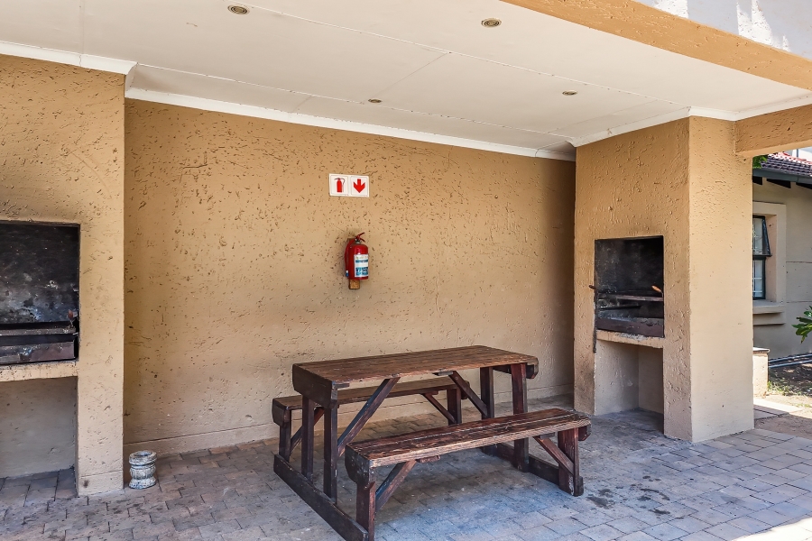 1 Bedroom Property for Sale in Bryanston Gauteng