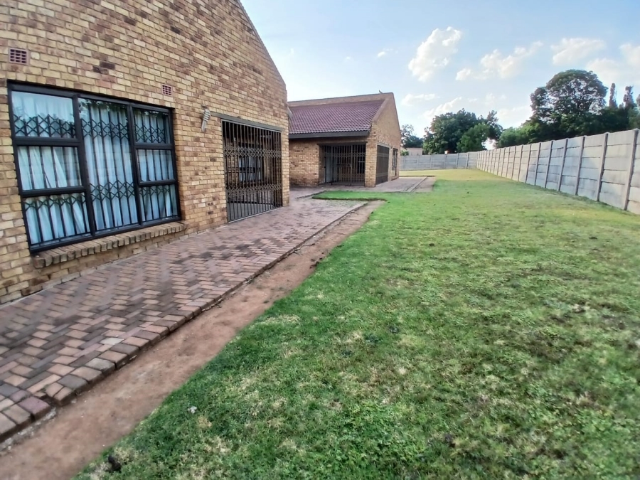 5 Bedroom Property for Sale in Sharon Park Gauteng